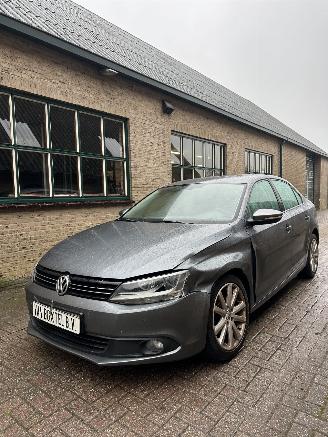 krockskadad bil auto Volkswagen Jetta 1.2 TSI Comfortline 2011/3