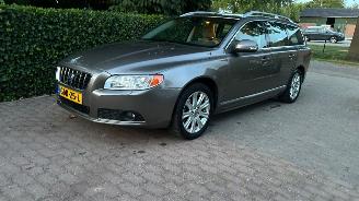 krockskadad bil auto Volvo V-70 2.0 2008/11
