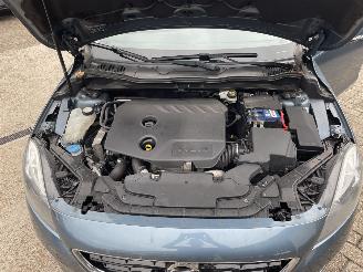 Volvo V-40 1560cc diesel picture 11