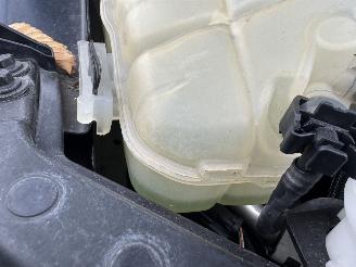 Volvo V-40 2.0 D2 Momentum R-design picture 13