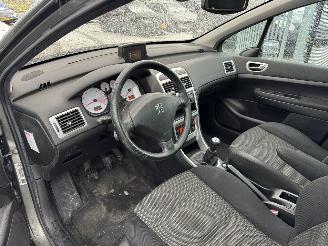 Peugeot 307 2.0-16V ST Pack Business picture 8