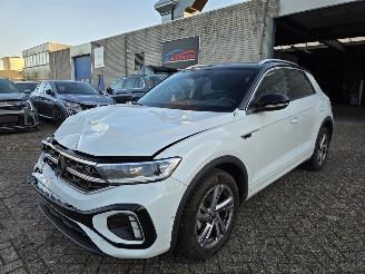 krockskadad bil auto Volkswagen T-Roc 1.5TSI R-Line DSG Virtual Navi IQ-Light Sport-Mode Massage Camera Sfeerverl. Stoelverw. Trekhaak Ecc Acc 110KW/150PK 2025/5