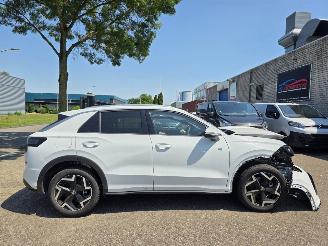 skadebil auto Volkswagen T-Roc R-Line 1.5eTSI IQ-Light Drive-Mode Camera Virtual Keyless Sfeerverl. Trekhaak 110KW/150PK 2026/2