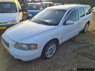 Vrakbiler auto Volvo V-70 V70 (SW), Combi, 1999 / 2008 2.4 D5 20V 2004/10