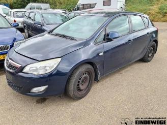 Vrakbiler auto Opel Astra Astra J (PC6/PD6/PE6/PF6), Hatchback 5-drs, 2009 / 2015 1.6 16V Ecotec 2011/11