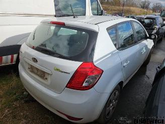 Kia Cee d Cee'd (EDB5), Hatchback 5-drs, 2006 / 2012 1.6 CRDi 16V picture 3