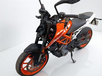 KTM 390 Duke  picture 3