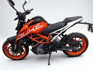 KTM 390 Duke  picture 2