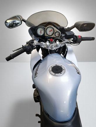 Kawasaki ZR - 7  picture 21