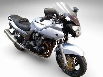 Kawasaki ZR - 7  picture 3