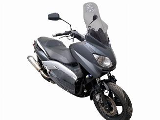 Vaurioauto  scooters Yamaha  XMAX 2013/3