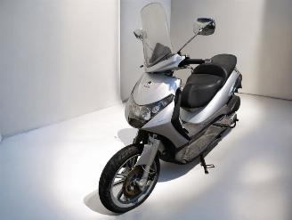 Piaggio  BEVERLY picture 2