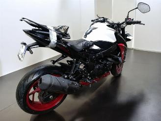 Suzuki GSX 750  picture 17