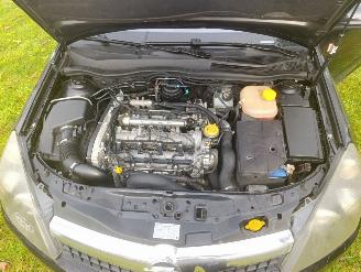 Opel Astra H TWINTOP CABRIOLET 1.9 CDTI- 16V TURBO picture 2