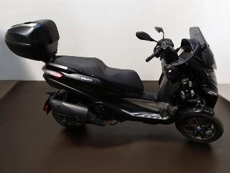krockskadad bil bromfiets Piaggio  MP3 2024/5