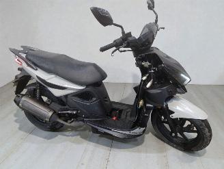 skadebil bromfiets Kymco  SUPER 8 2024/7
