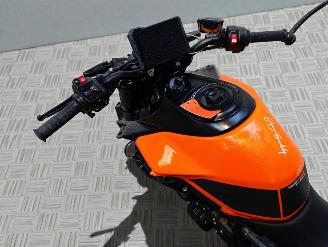 KTM 990 Super Duke  picture 2