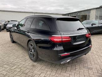 krockskadad bil auto Mercedes E-klasse 300d T AMG Lin *PANO - AHK - KAM - LD* 2022/7