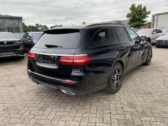 Mercedes E-klasse 300d T AMG Lin *PANO - AHK - KAM - LD* picture 9