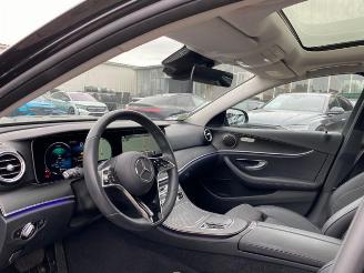 Mercedes E-klasse 300d T AMG Lin *PANO - AHK - KAM - LD* picture 18