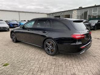 Mercedes E-klasse 300d T AMG Lin *PANO - AHK - KAM - LD* picture 2