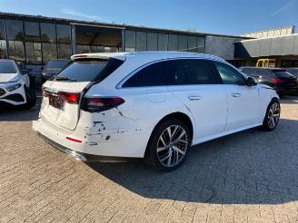 krockskadad bil auto Mercedes E-klasse 300 T Avantgard * KAM - AHK - NAV * 2025/2