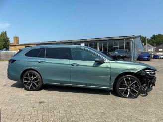 damaged passenger cars Volkswagen Passat Variant 2.0 TDI DSG R-Line *HEAD-UP -AHK* 2024/5