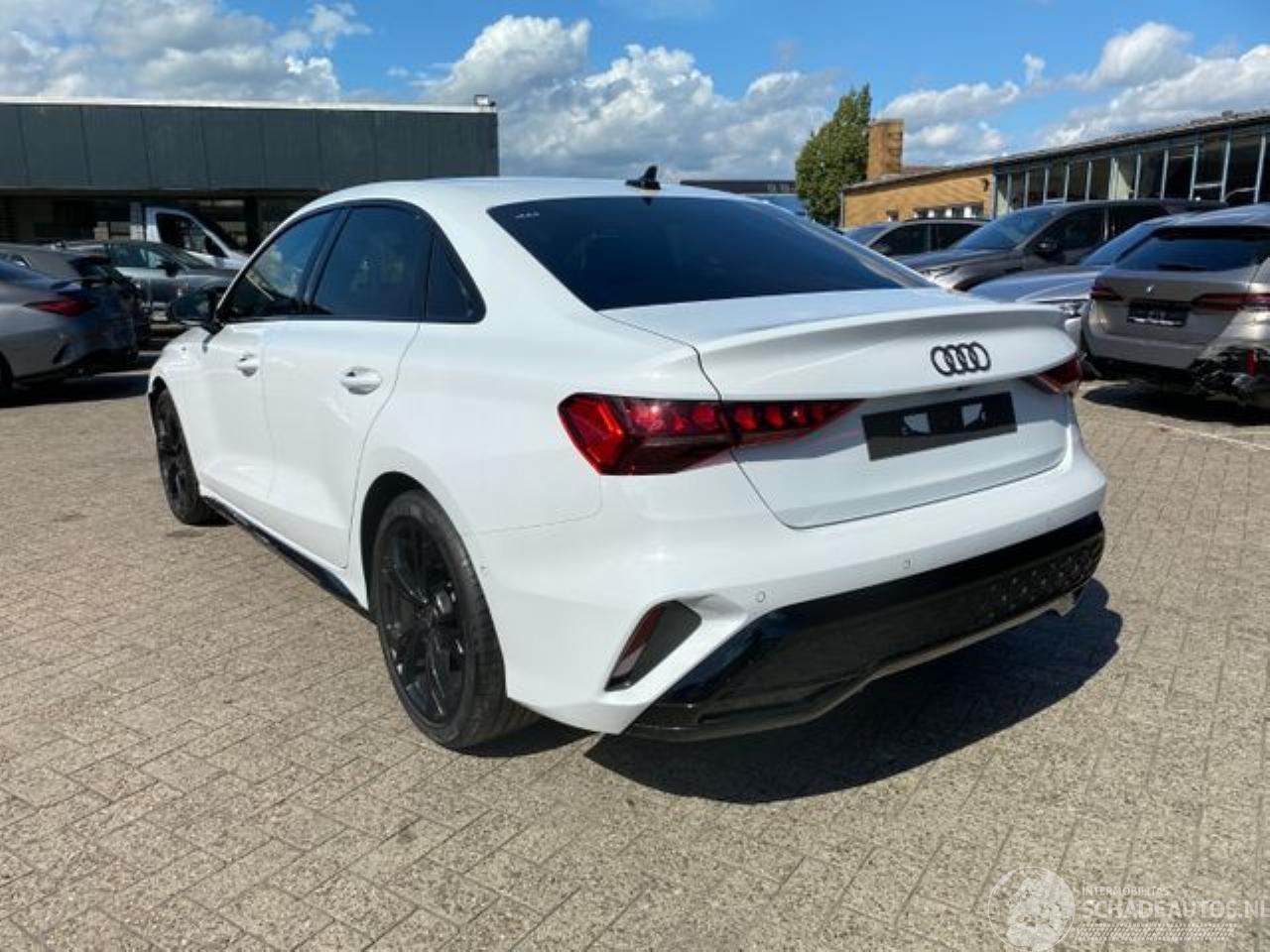 Audi A3 Limousine 30 TFSI S line *PANO - NAVI - KAM*