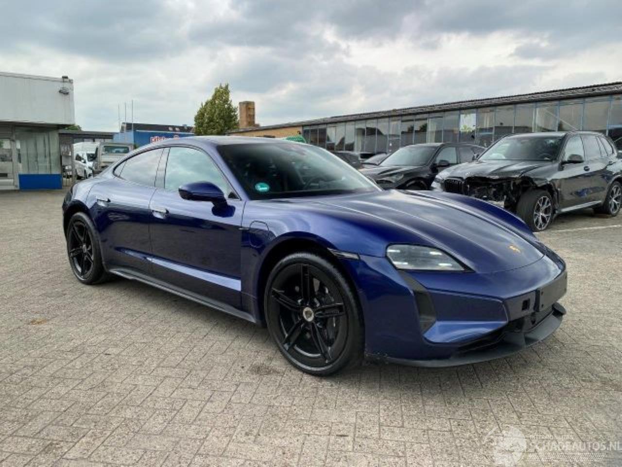 Porsche Taycan Turbo S *HEAD-UP -PANO -PCCB*