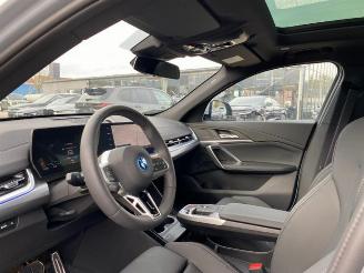 BMW iX2 eDrive20 M Sport *PANO - AHK - KAM - NAVI* picture 15