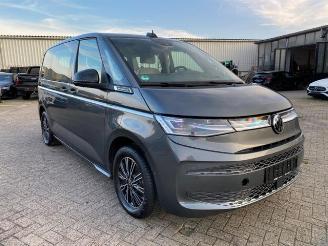 krockskadad bil auto Volkswagen Transporter 2025/6