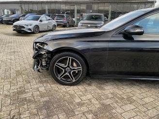 Mercedes E-klasse 300 T AMG Lin *PANO - NAVI - KAM* picture 14