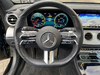 Mercedes E-klasse 300 T AMG Lin *PANO - NAVI - KAM* picture 24