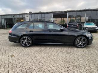 Mercedes E-klasse 300 T AMG Lin *PANO - NAVI - KAM* picture 4