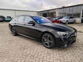 skadebil auto Mercedes E-klasse 300 T AMG Lin *PANO - NAVI - KAM* 2022/2