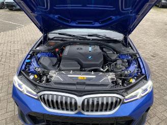 BMW 3-serie 0e Touring M Sport *PANO - HEAD-UP - 60 KAM* picture 13