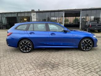BMW 3-serie 0e Touring M Sport *PANO - HEAD-UP - 60 KAM* picture 3