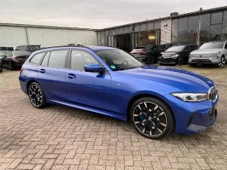 BMW 3-serie 0e Touring M Sport *PANO - HEAD-UP - 60 KAM* picture 2