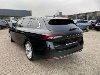 Unfallwagen Skoda Superb Combi 1.5 TSI iV L&K *HEAD-UP - PANO-AHK* 2025/3