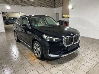 krockskadad bil auto BMW iX1 xDrive30 X Line PANO/HUD/AHK/360/H&K/NAVI 2025/4