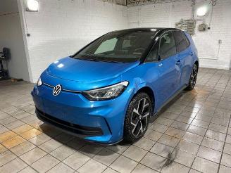 damaged passenger cars Volkswagen ID.3 Pro 2025/10