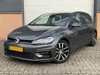 uszkodzony samochody osobowe Volkswagen Golf 1.5 TSI R-Line Led Matrix CarPlay Stoelverw 2019/8