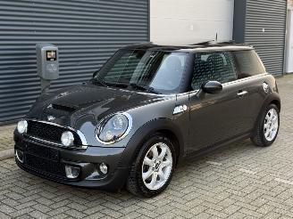 Damaged car Mini Cooper S 1.6 Unieke Km stand Pano Cruise Leder Navi Clima 2011/5