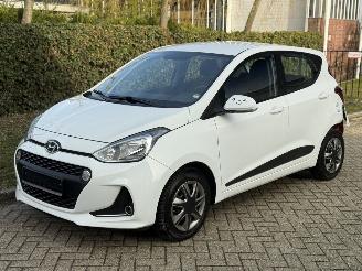 krockskadad bil auto Hyundai I-10 Passion | Airco | Stoelverwarming | Automaat | 2019/6
