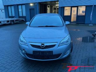 Opel Astra Astra J (PC6/PD6/PE6/PF6), Hatchback 5-drs, 2009 / 2015 1.4 16V ecoFLEX picture 2