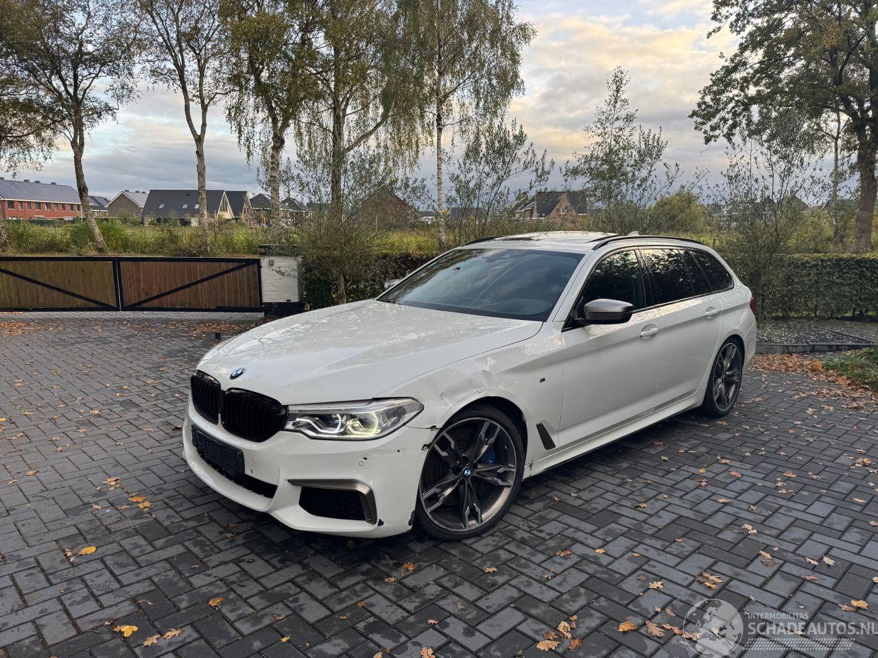 BMW 5-serie M550 5 Touring M550 d xDrive Panorama Trekhaak HUD !!