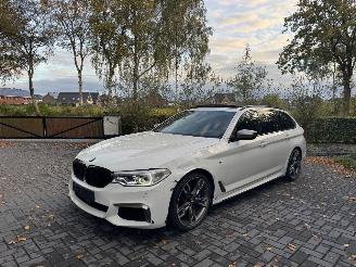 BMW 5-serie M550 5 Touring M550 d xDrive Panorama Trekhaak HUD !! picture 32