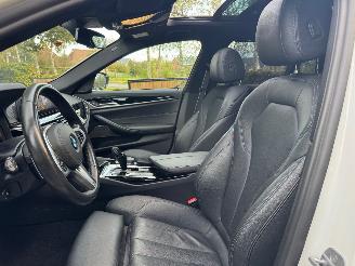 BMW 5-serie M550 5 Touring M550 d xDrive Panorama Trekhaak HUD !! picture 35