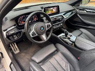 BMW 5-serie M550 5 Touring M550 d xDrive Panorama Trekhaak HUD !! picture 34