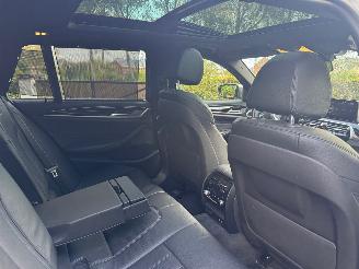 BMW 5-serie M550 5 Touring M550 d xDrive Panorama Trekhaak HUD !! picture 16